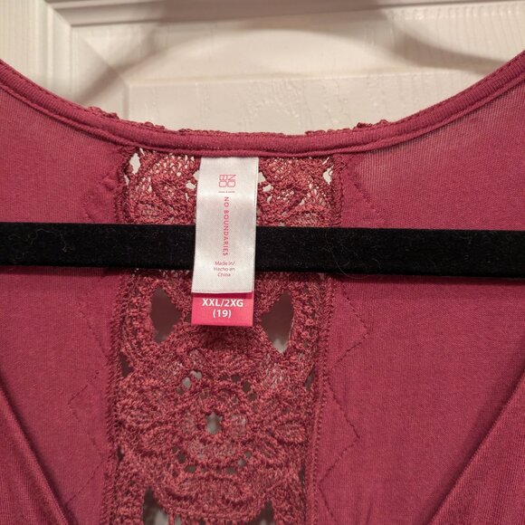 Cotton tie front top with lace fetaily - Picture 5 of 6